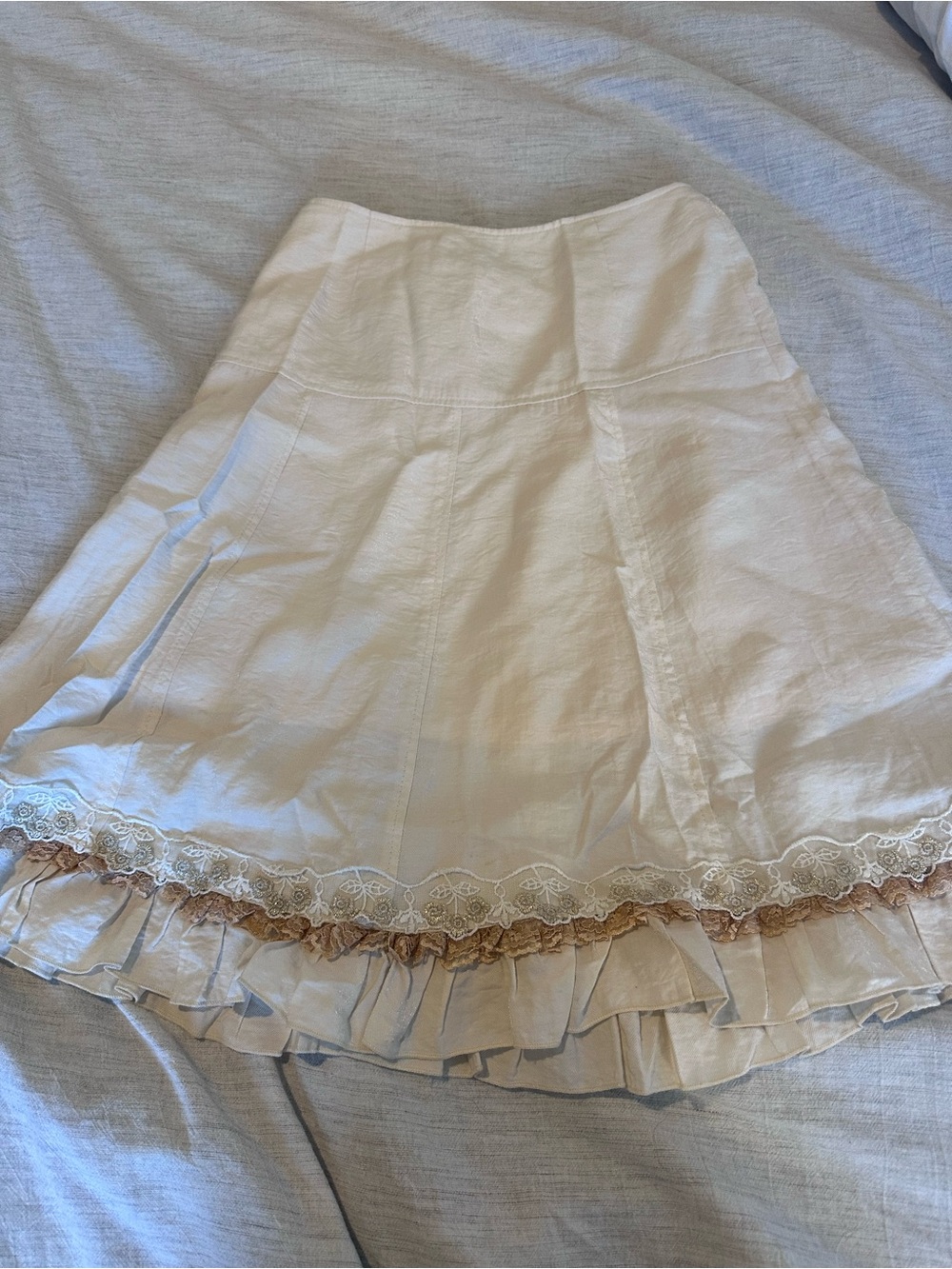 Y2K Carrie Bradshaw Classic Cream Ruffle Hem Midi Skirt